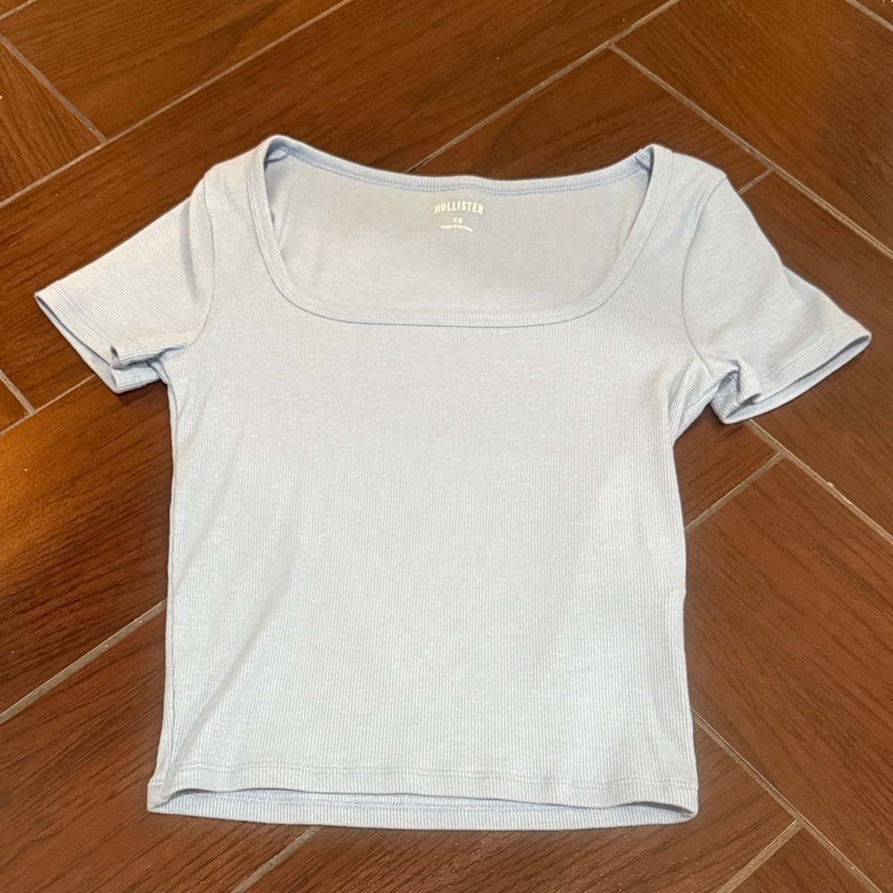 Hollister Women's Soft Blue Short Sleeve Tee